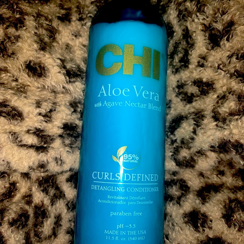CHI aloe Vera with agave nectar bone curl defined detangling conditioner